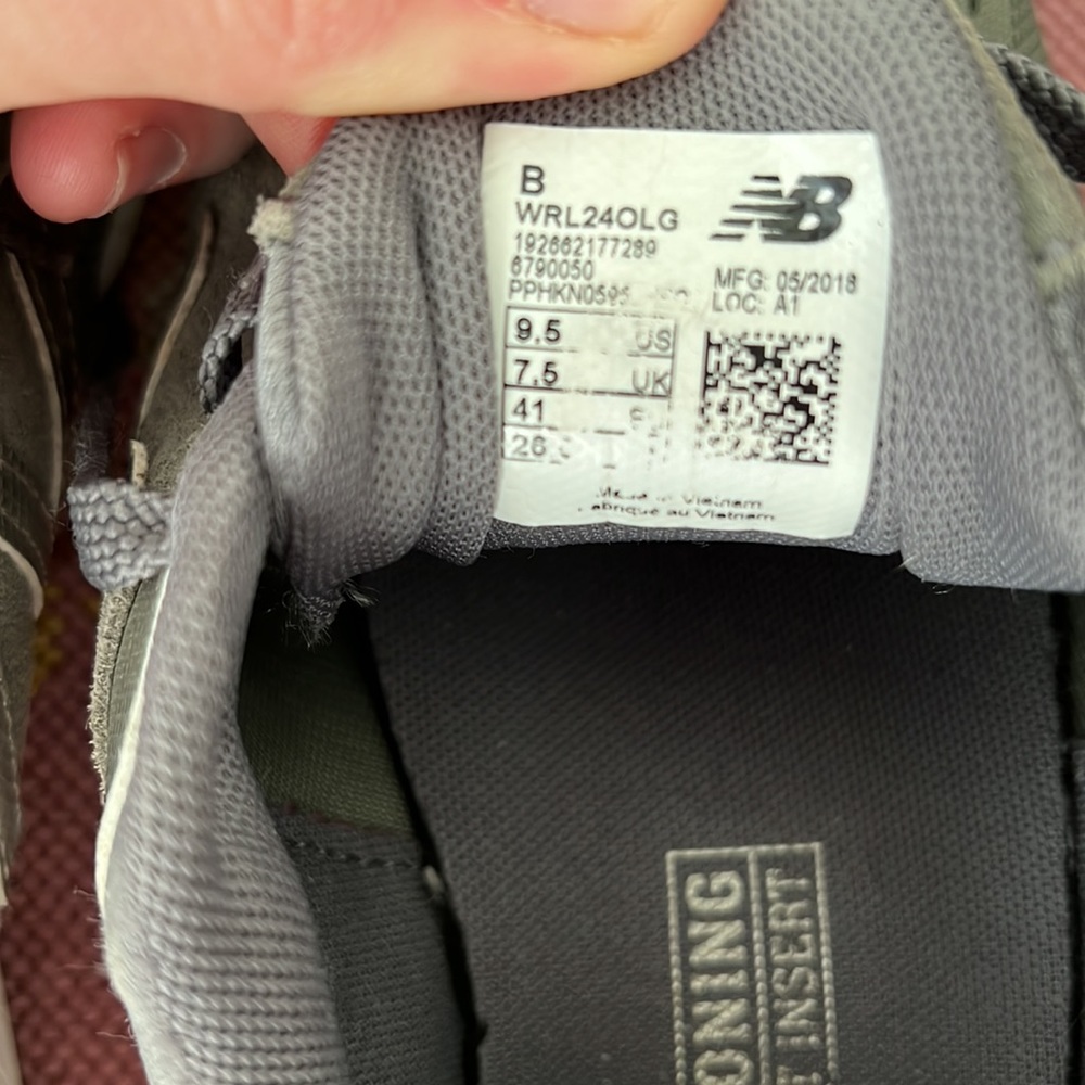 Olive green new balance sneakers - Picture 7 of 8